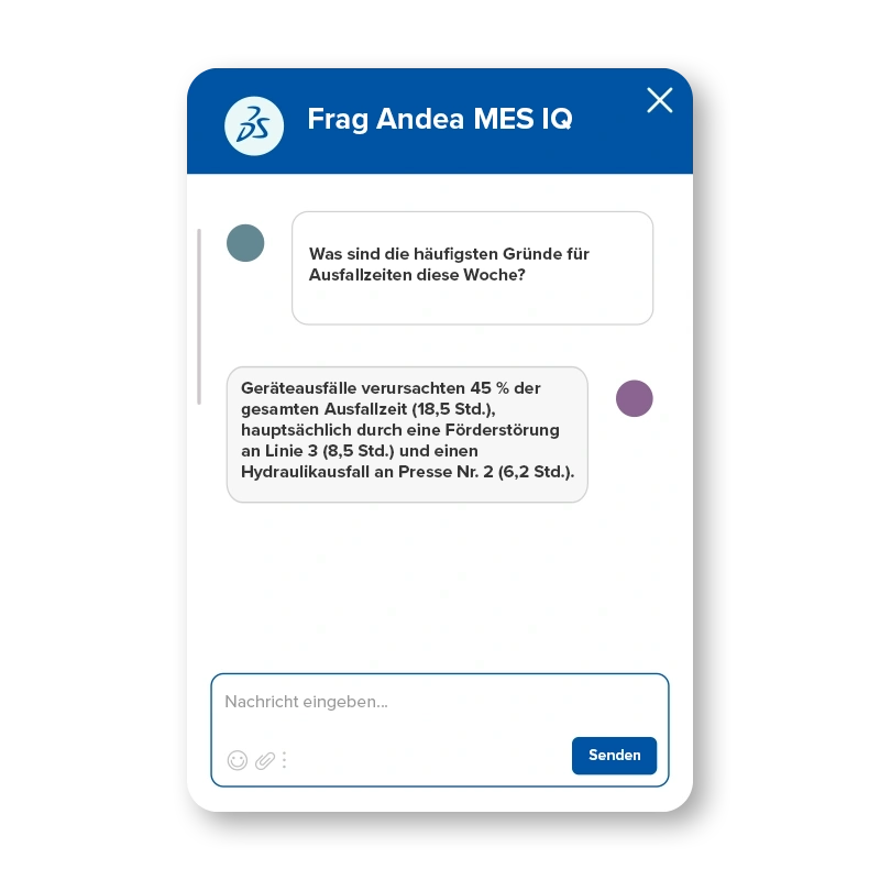 Benutzeroberfläche eines MES-Chatbots. Das Chatbot-Logo ist sichtbar mit 'Frag Andrea MES IQ'. Eine Frage nach den häufigsten Stillstandsgründen wird angezeigt, gefolgt von Andreas Antwort, die Geräteeausfälle und Probleme mit spezifischen Produktionslinien detailliert beschreibt.